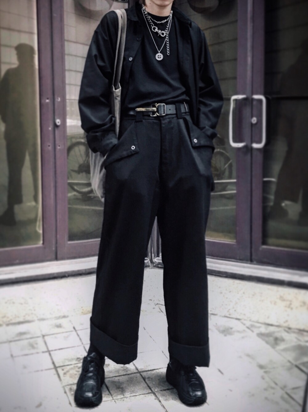 「black、RICK OWENS、HOKAONEONE、夏、ootd、国潮、街頭穿搭、oversize、黑白搭配、宽松」｜「HOKAのアイテム（スニーカー、ブラック系）」を使った、Tony  さん（メンズ・178cm）の春コーディネートの1枚目の写真