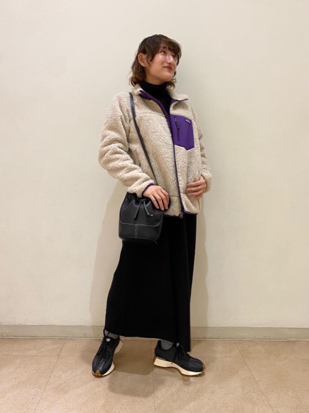 「NEW BALANCEの＜New Balance(ニューバランス)＞WS327L/スニーカー ∴¨（スニーカー、ブラック系）」を使った、misato kurataさん（レディース・150cm）の秋コーディネートの1枚目の写真