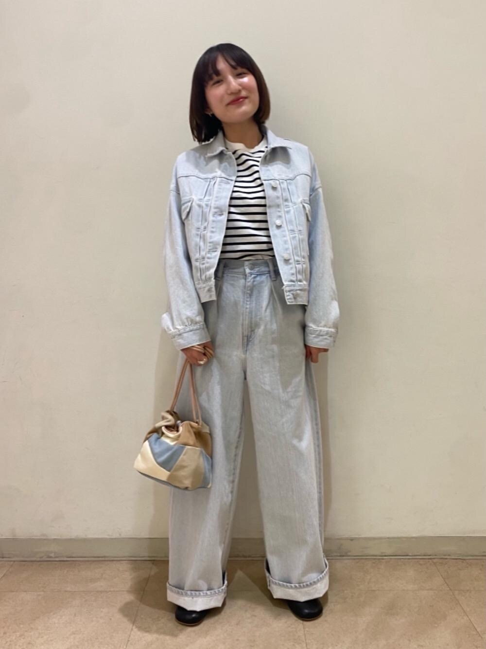 「トレンド、ストリート、シューズ、デニムパンツ、Tシャツ/カットソー、RECOMMEND  ITEM STYLING、SPRING OUTER STYLE、👟バッグ、ベーシック/トラッド」｜「BEAUTY&YOUTH UNITED ARROWSのBY コットン天竺ロングスリーブカットソー（Tシャツ/カットソー、その他）」を使った、misato kurataさん（レディース・150cm）の冬コーディネートの1枚目の写真