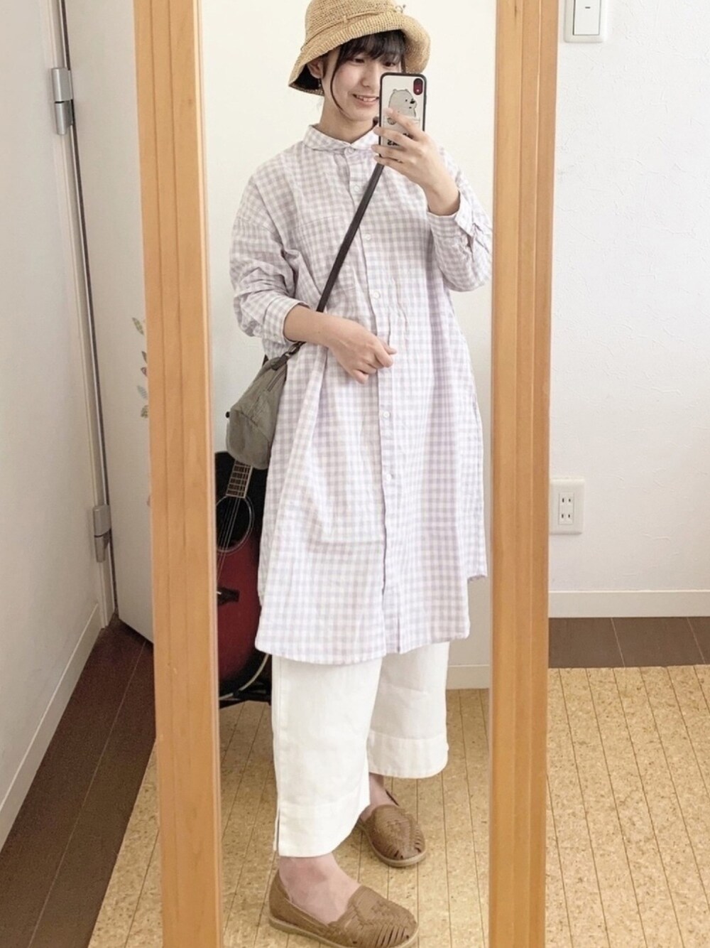 「はるコーデ、春コーデ、ワンピース、ワイドデニム、ワイドパンツ、チェックワンピース、Samansa Mos2、ナチュラル、帽子、サンダル」｜「Samansa Mos2のメキシカンサンダル（サンダル、イエロー系）」を使った、やさい🥑さん（レディース・155cm）の春コーディネートの1枚目の写真