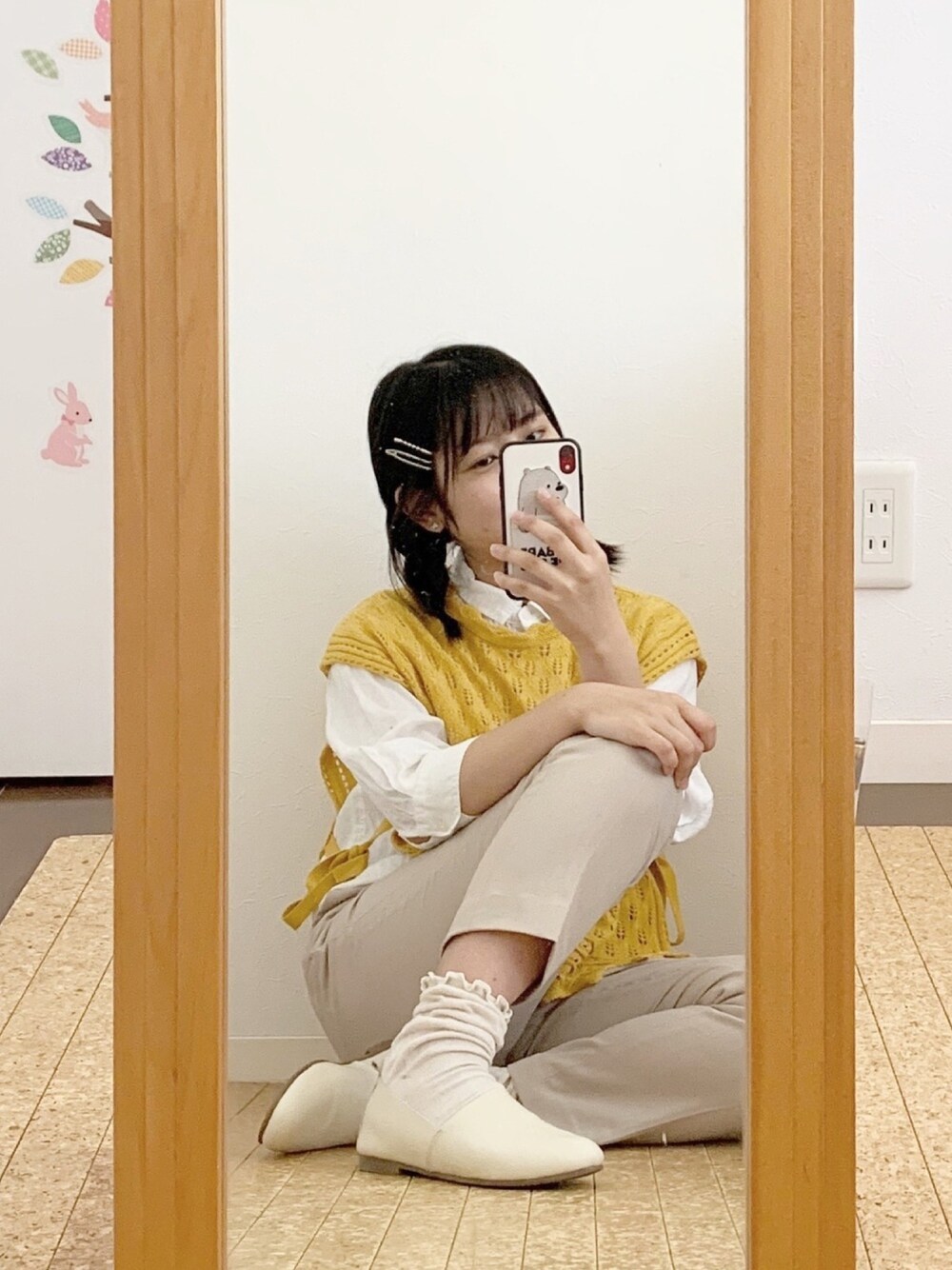 「おうちスタイル、カジュアルコーデ、ラクチンコーデ、春コーデ、シンプルコーデ、キレイめ、リラックススタイル、春夏コーデ、Samansa Mos2、merlot」｜「MERLOTの透かし編みニットベスト2929（ベスト、イエロー系）」を使った、やさい🥑さん（レディース・155cm）の春コーディネートの1枚目の写真