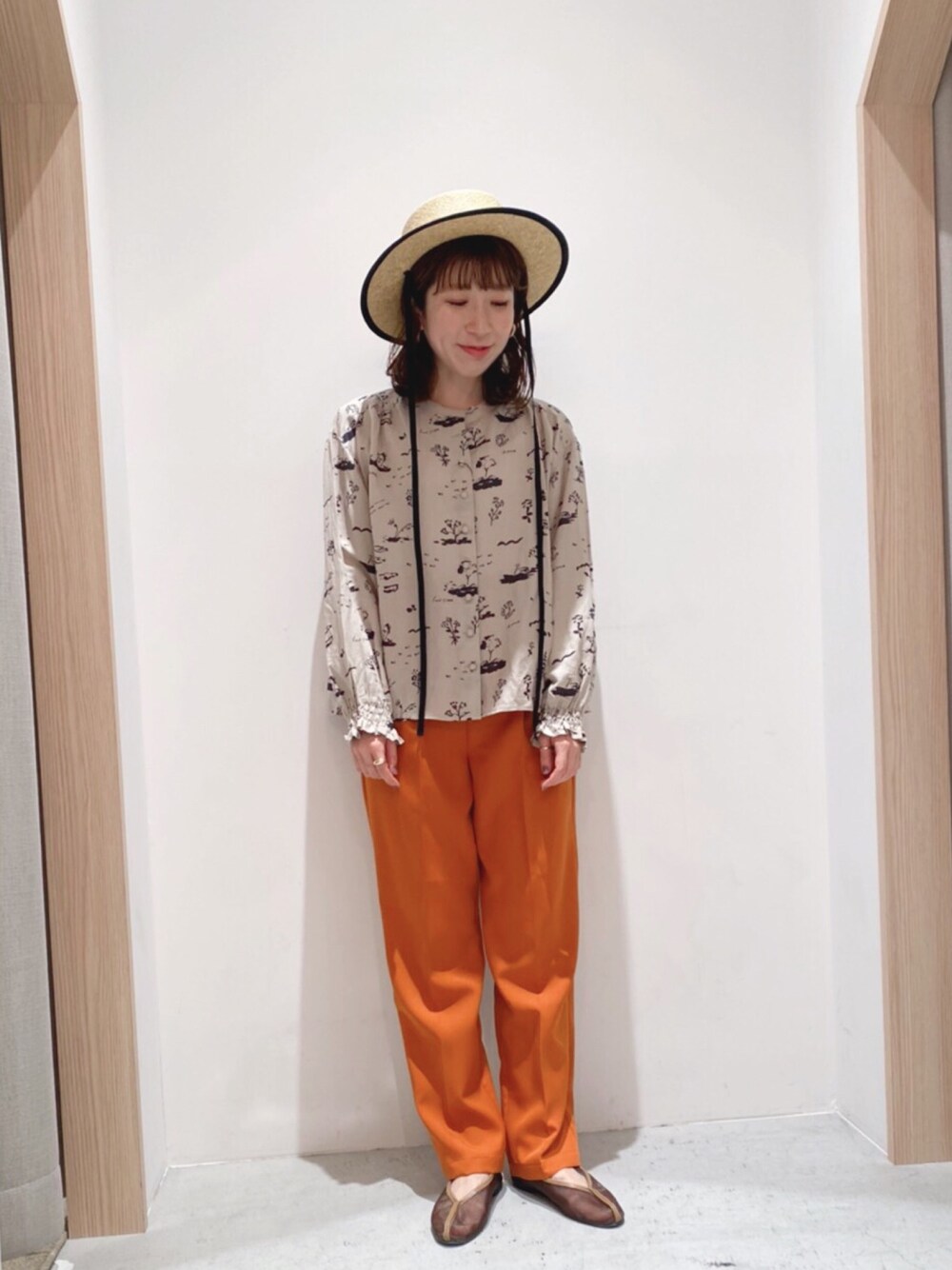 「春、今日のコーデ、大人コーデ、ゆるコーデ、カジュアルコーデ、大人カジュアル、シンプルコーデ、パンツスタイル、poudoudou、春コーデ」｜「POU DOU DOUのアイテム（帽子、ベージュ系）」を使った、tsujiさん（レディース・153cm）の春コーディネートの1枚目の写真