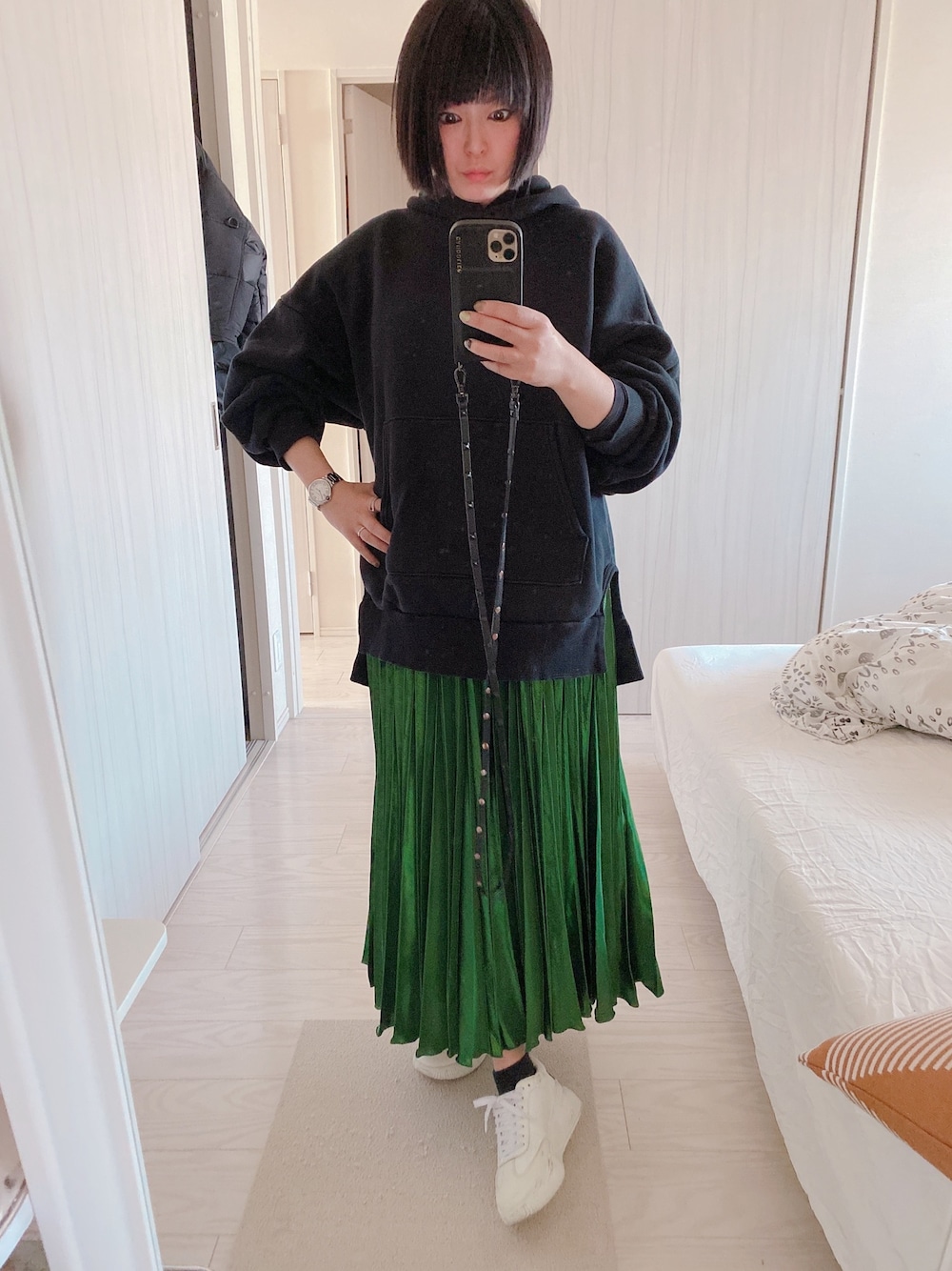 「スニーカーコーデ、春」｜「UJOHのアイテム（パーカー、ブラック系）」を使った、nya1210mさん（レディース・153cm）の春コーディネートの1枚目の写真