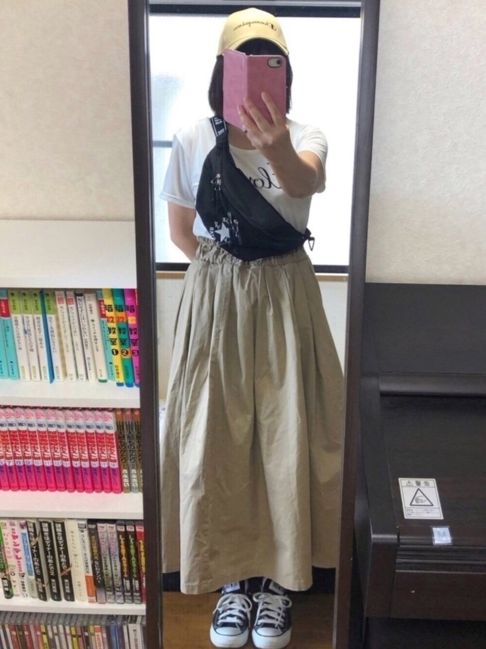 「カジュアルコーデ、キャップ、スカート×スニーカー、ボディバッグ、コンバース オールスター、converse、おしゃれさんと繋がりたい、夏だ！Tシャツ着よう！、Tシャツ」｜「ChampionのChampion/チャンピオン/LowCap（キャップ、ベージュ系）」を使った、greenさん（レディース・155cm）の夏コーディネートの1枚目の写真