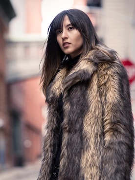「asos（エイソス）のアイテム（その他アウター）」を使った、Raquel Paivaさん（レディース・173cm）の冬コーディネート