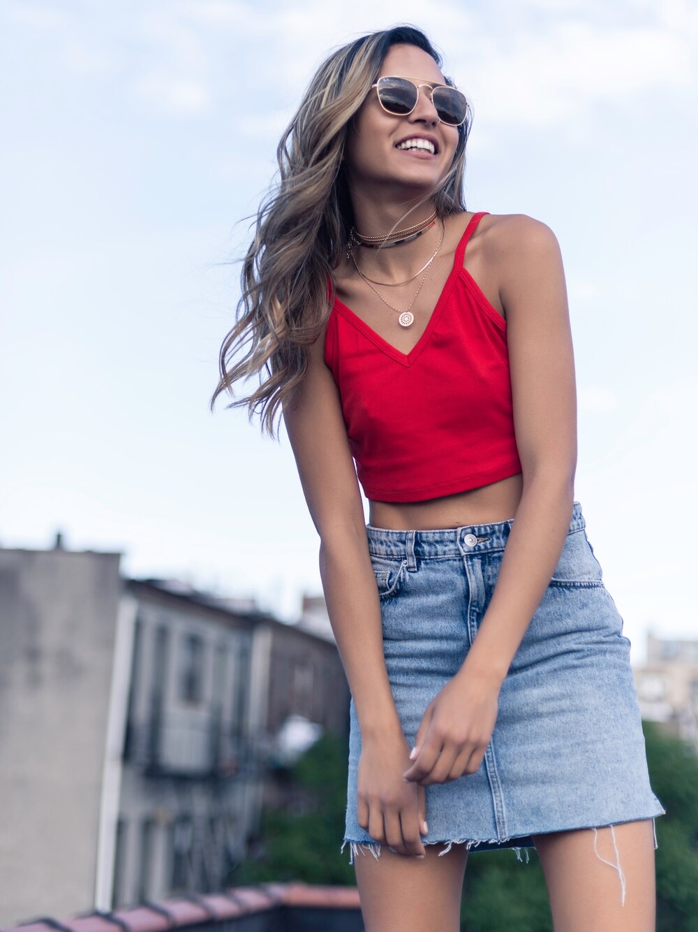 「ootd、outfit、summer、casual、streetstyle」｜「ZARAのアイテム（その他トップス、レッド系）」を使った、Raquel Paivaさん（レディース・173cm）の夏コーディネートの1枚目の写真