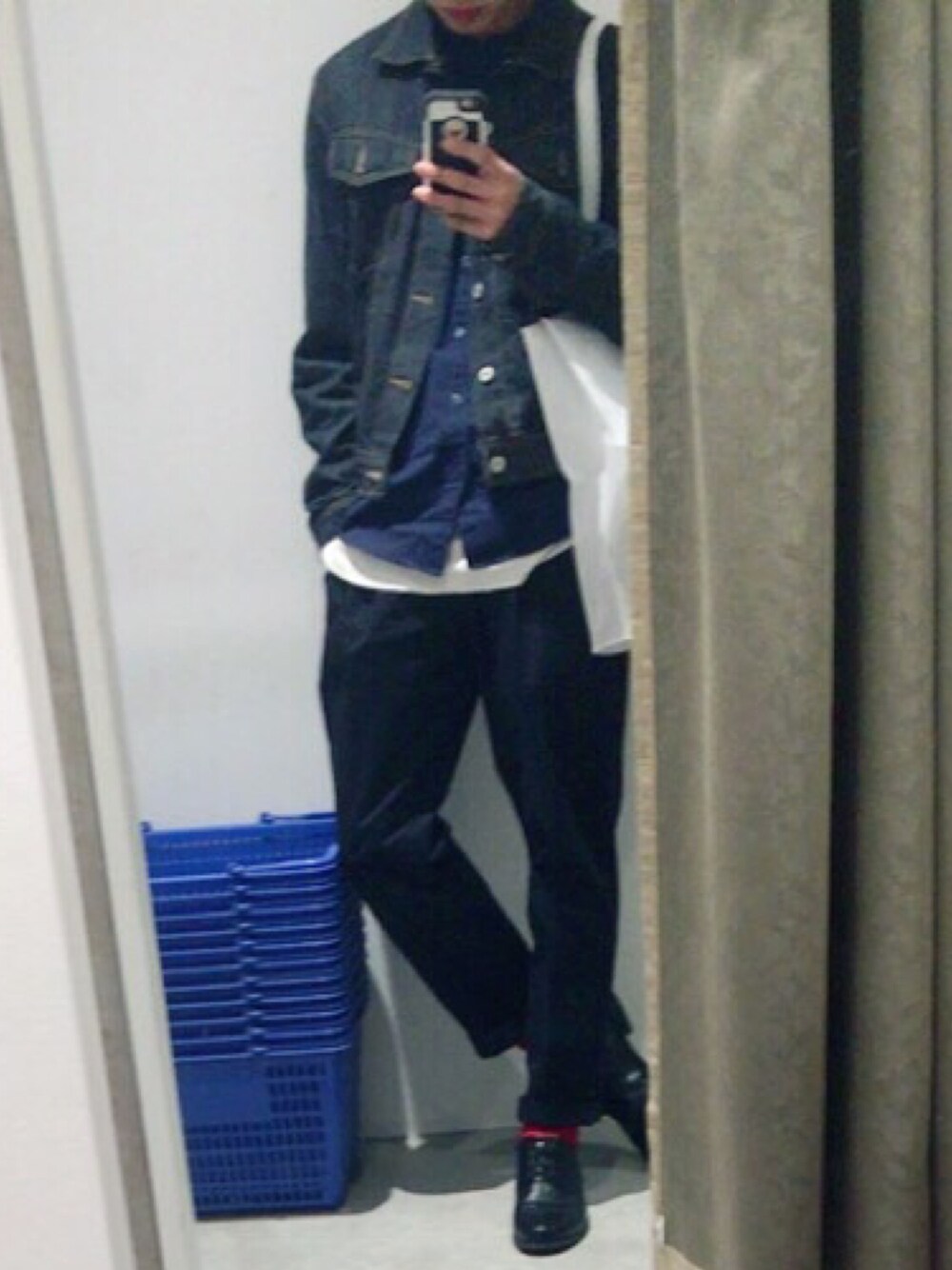 「WEGOのアイテム（デニムジャケット、ホワイト系）」を使った、そのへんの17歳さん（メンズ・177cm）の春コーディネートの1枚目の写真