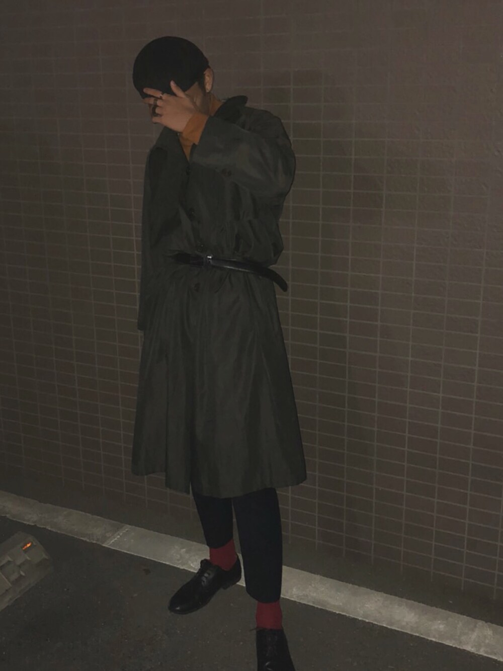 「Yohji Yamamotoのアイテム（トレンチコート、グリーン系）」を使った、そのへんの17歳さん（メンズ・178cm）の秋コーディネートの1枚目の写真