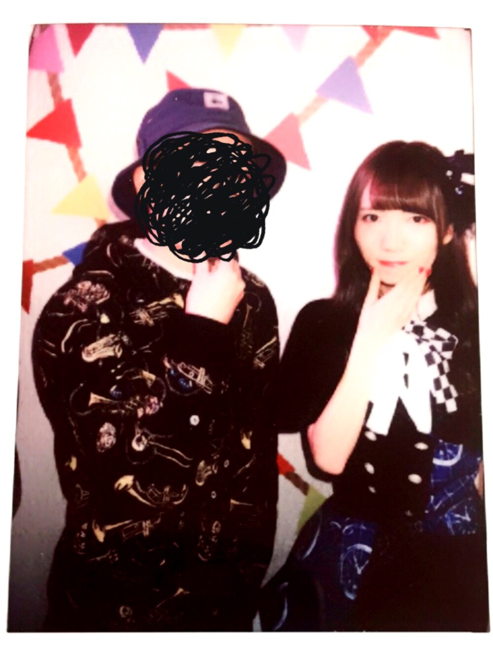 「ストリート、stussy、チェキ、ニジマス」｜「STUSSYのアイテム（パーカー、ブラック系）」を使った、Makoさん（メンズ・164cm）の秋コーディネートの1枚目の写真