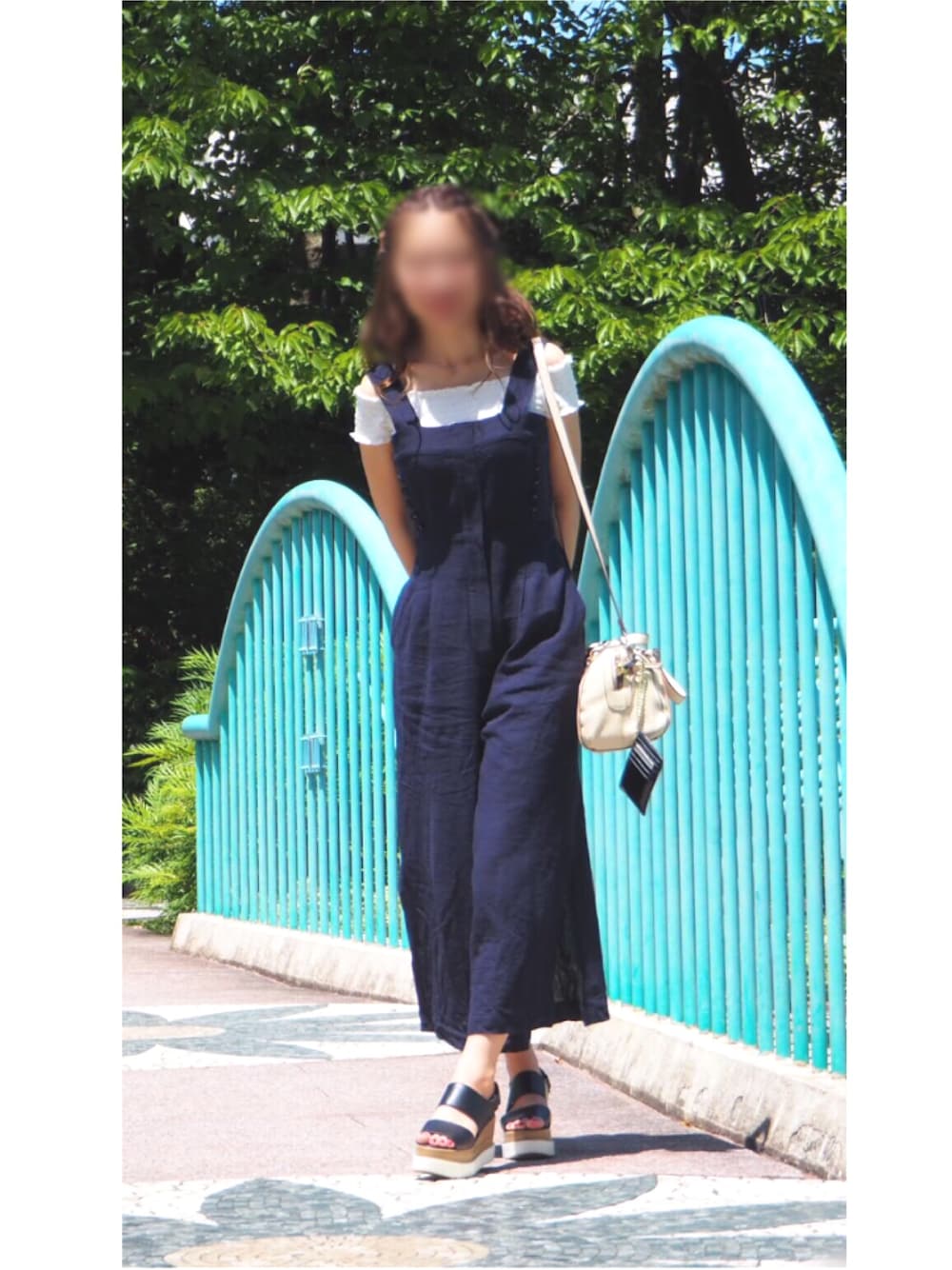 「snidel、JILL by Jillstuart、オールインワン、シンプル、H&M、大人ガーリー、サイドスリット、サンダル、dholic、楽チンコーデ」｜「Tinyのアイテム（ネックレス、ゴールド系）」を使った、moeÜさん（レディース・158cm）の夏コーディネートの1枚目の写真