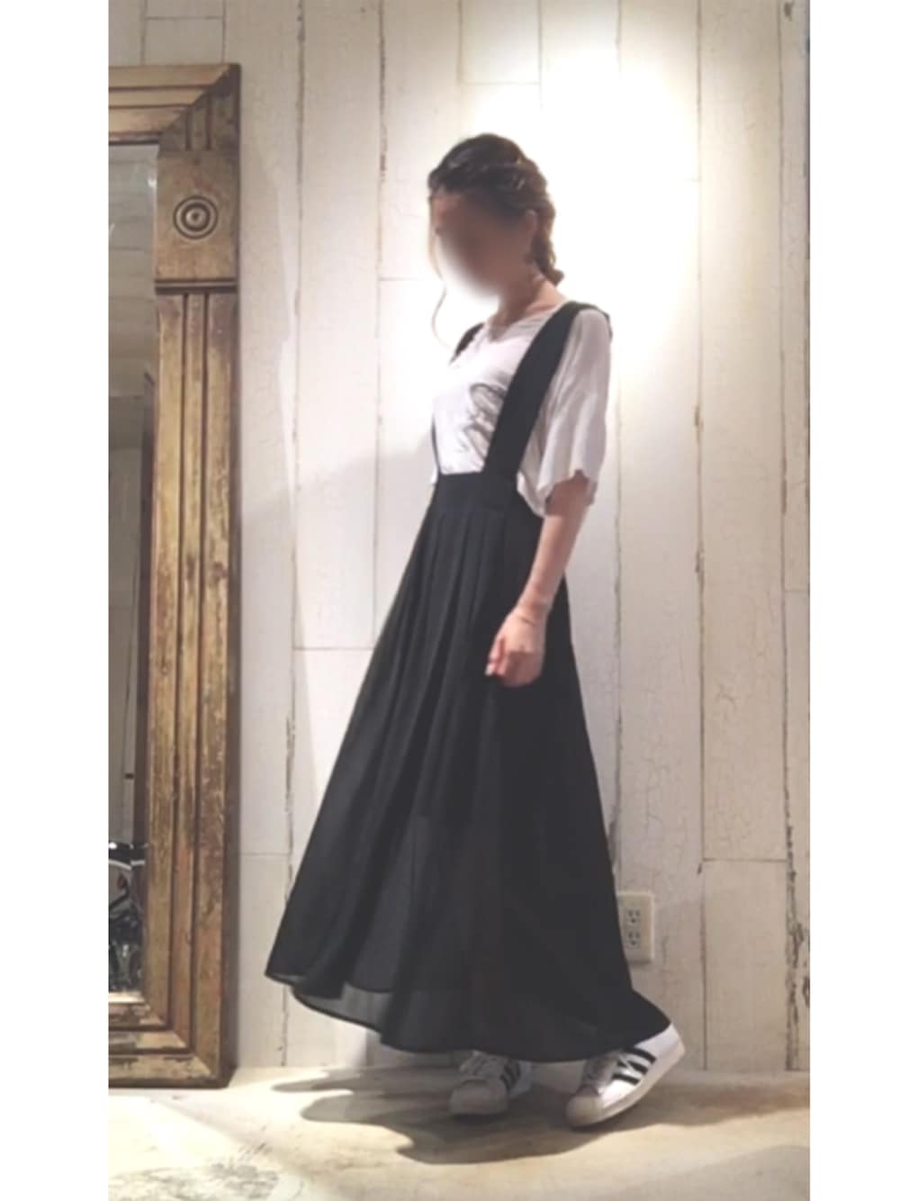 「夏コーデ、ゆるコーデ、dholic、シンプル、Tシャツ、スニーカーコーデ、adidas、スニーカー、モノトーン、Nomine」｜「NOMINEのｼﾛｸﾏ刺繍T（Tシャツ/カットソー、ホワイト系）」を使った、moeÜさん（レディース・158cm）の夏コーディネートの1枚目の写真