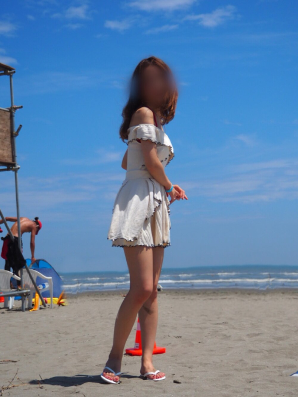 「夏コーデ、Rosarymoon、シンプルコーデ、休日コーデ、ワンピース、outfit、白、海、summer、オフショル」｜「Rosarymoonのrw1051 - テレコオフショルダーワンピース（ワンピース、ホワイト系）」を使った、moeÜさん（レディース・158cm）の夏コーディネートの1枚目の写真