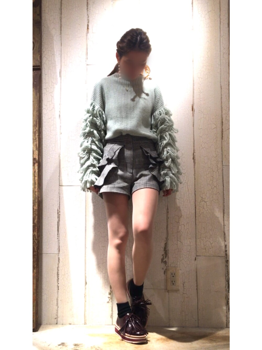 「シンプルコーデ、Lily Brown、冬コーデ、ニット、ZARA、グレンチェック、袖ボリューム、もしゃもしゃ、ゆるニット、靴下屋」｜「Handmadeのアイテム（ピアス（両耳用）、ホワイト系）」を使った、moeÜさん（レディース・158cm）の秋コーディネートの1枚目の写真