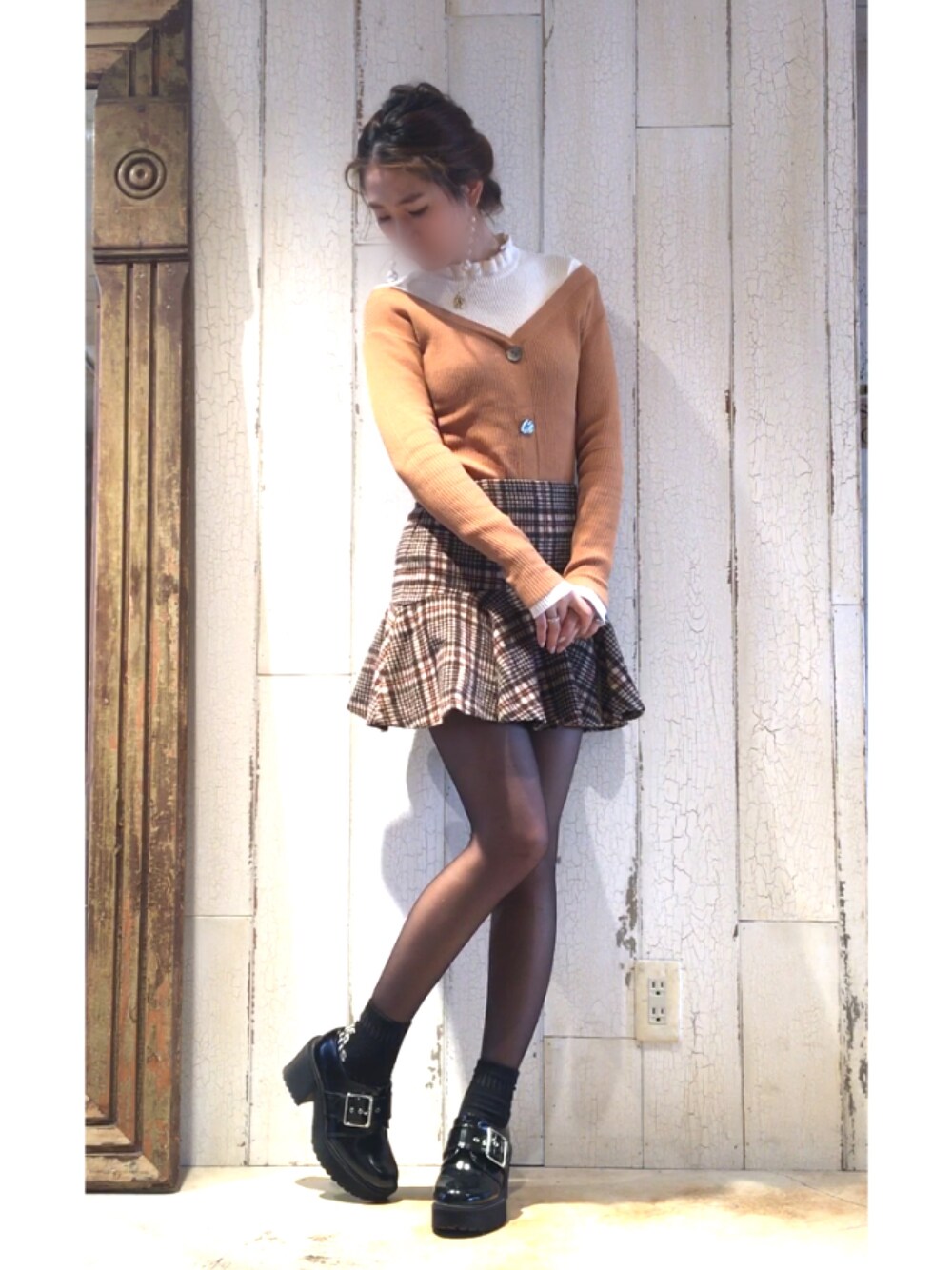 「シンプル、instagram、Instagramやってます、snidel、dholic、おしゃれさんと繋がりたい、ootd、outfit、ブラウン、春」｜「DHOLICのフリルネックスリムニット（ニット/セーター、ホワイト系）」を使った、moeÜさん（レディース・158cm）の冬コーディネートの1枚目の写真