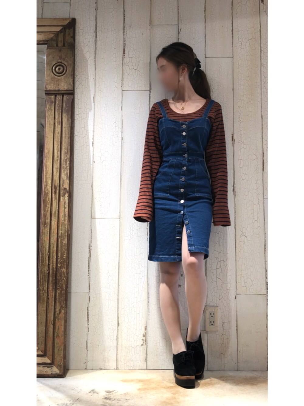 「Kastane、dholic、大人カジュアル、春コーデ、シンプル、ゆるコーデ、プチプラ、ボーダー、ボーダートップス、デニム」｜「Kastaneの長袖チビリブTee（Tシャツ/カットソー、ブラウン系）」を使った、moeÜさん（レディース・158cm）の春コーディネートの1枚目の写真