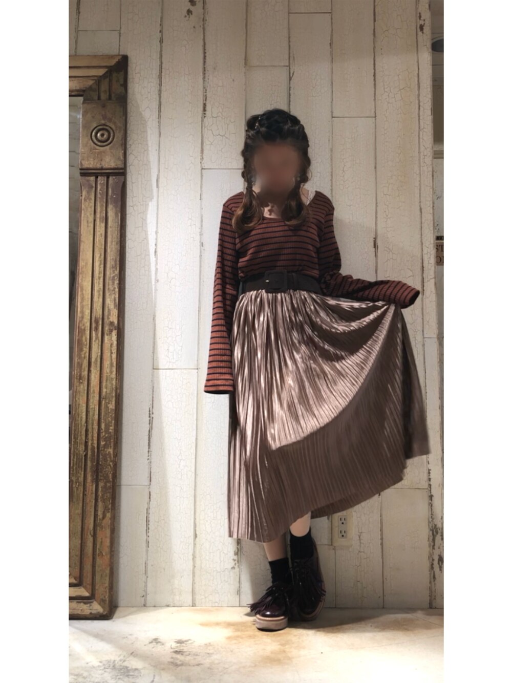 「大人カジュアル、プリーツスカート、ブラウンコーデ、dholic、ZARA、Kastane、ボーダー、リブニット、シンプル、ゆるコーデ」｜「Kastaneの長袖チビリブTee（Tシャツ/カットソー、ブラウン系）」を使った、moeÜさん（レディース・158cm）の春コーディネートの1枚目の写真