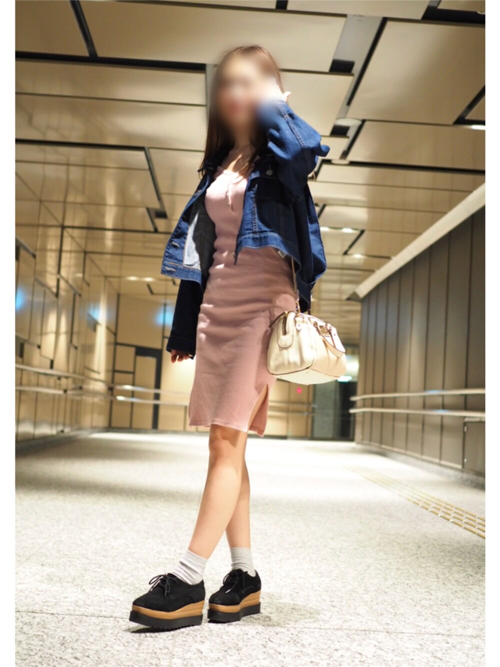 「大人カジュアル、今日のコーデ、Rosarymoon、ジージャン、デニム、春、ootd、dholic、リブニット、JILL by Jillstuart」｜「Rosarymoonのアイテム（ワンピース、ピンク系）」を使った、moeÜさん（レディース・158cm）の春コーディネートの1枚目の写真