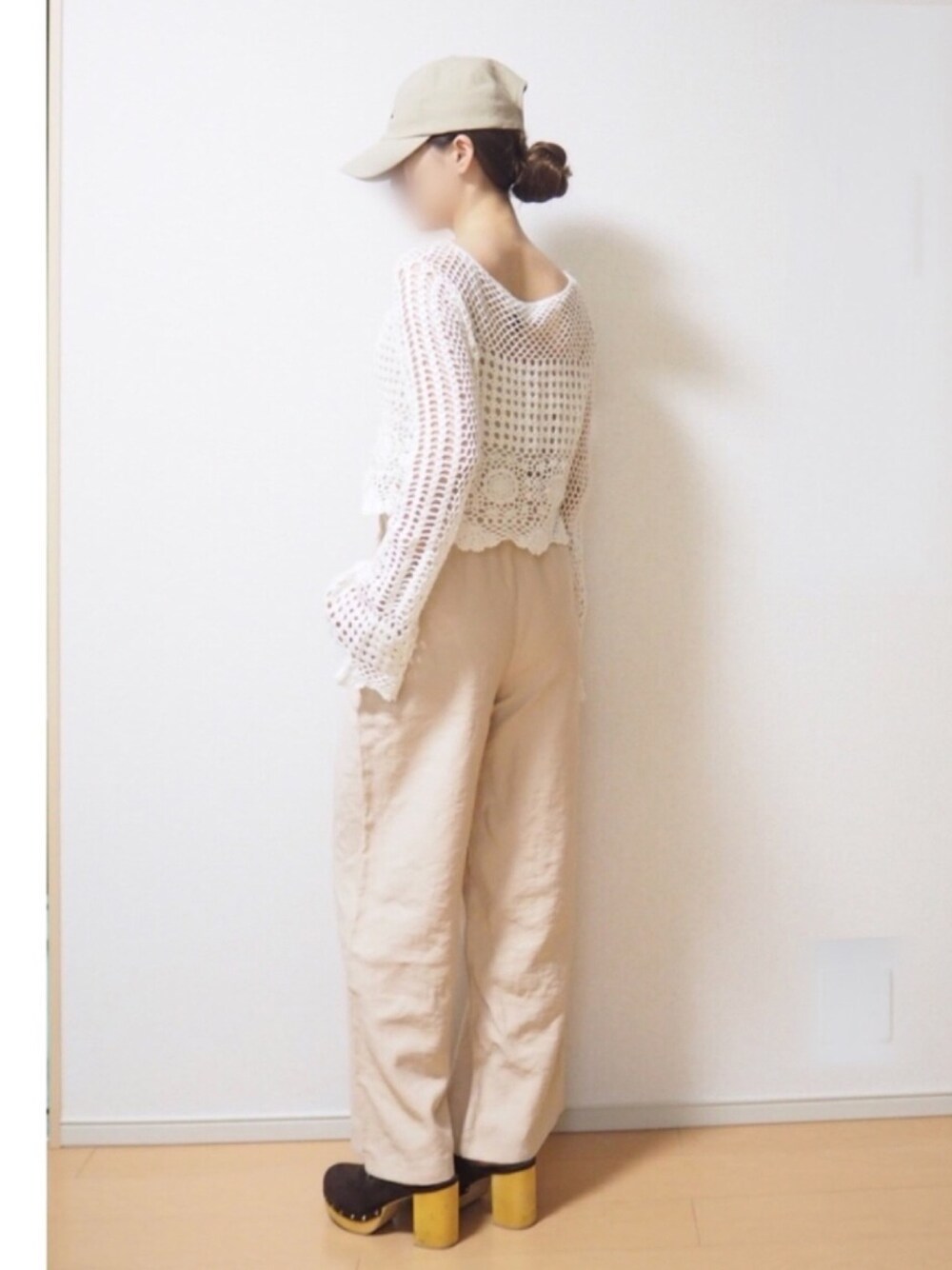 「パンツスタイル、ワントーンコーデ、ワントーン、dholic、snidel、夏コーデ、オトナカジュアル、おしゃれさんと繋がりたい、楽チンコーデ、夏セールで買いました」｜「DHOLICのサボテン刺繍ポイントコットンキャップ（キャップ、ホワイト系）」を使った、moeÜさん（レディース・158cm）の夏コーディネートの1枚目の写真