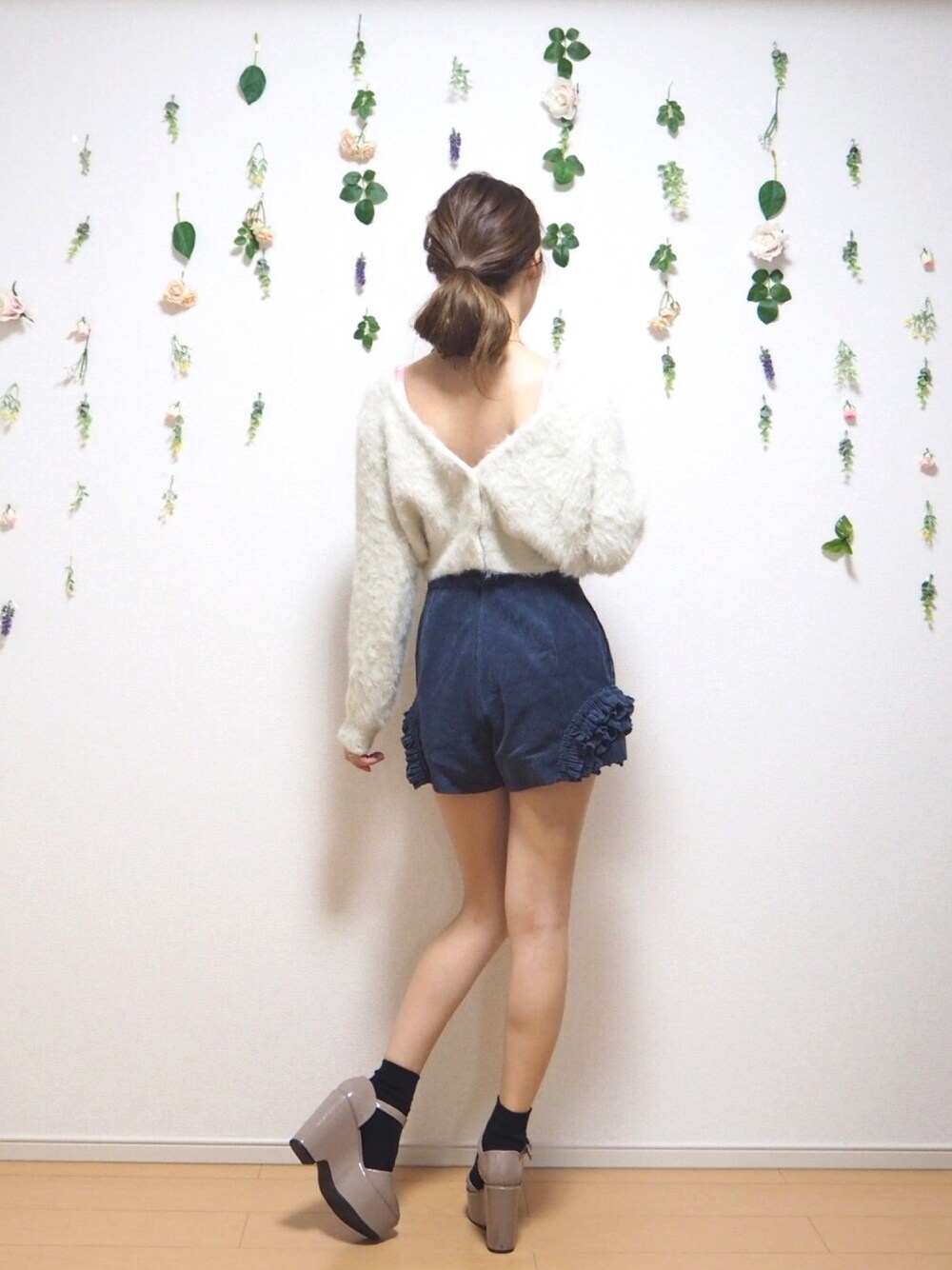 「秋のコーデ、秋冬、おしゃれさんと繋がりたい、Rosarymoon、Lily Brown、snidel、ニット、パンツスタイル、シンプル、outfit」｜「Rosarymoonのアイテム（ニット/セーター、ホワイト系）」を使った、moeÜさん（レディース・158cm）の秋コーディネートの1枚目の写真