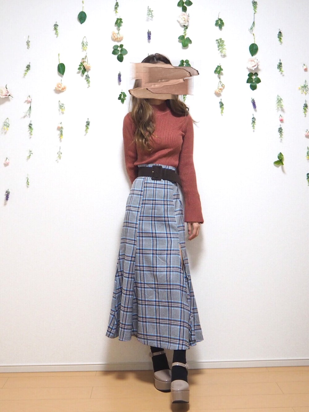 「dholic、シンプルおしゃれが好き、オトナカジュアル、秋のコーデ、シンプル、おしゃれさんと繋がりたい、チェック、チェックスカート、snidel、ハイネック」｜「DHOLICのアイテム（ニット/セーター、ピンク系）」を使った、moeÜさん（レディース・158cm）の秋コーディネートの1枚目の写真