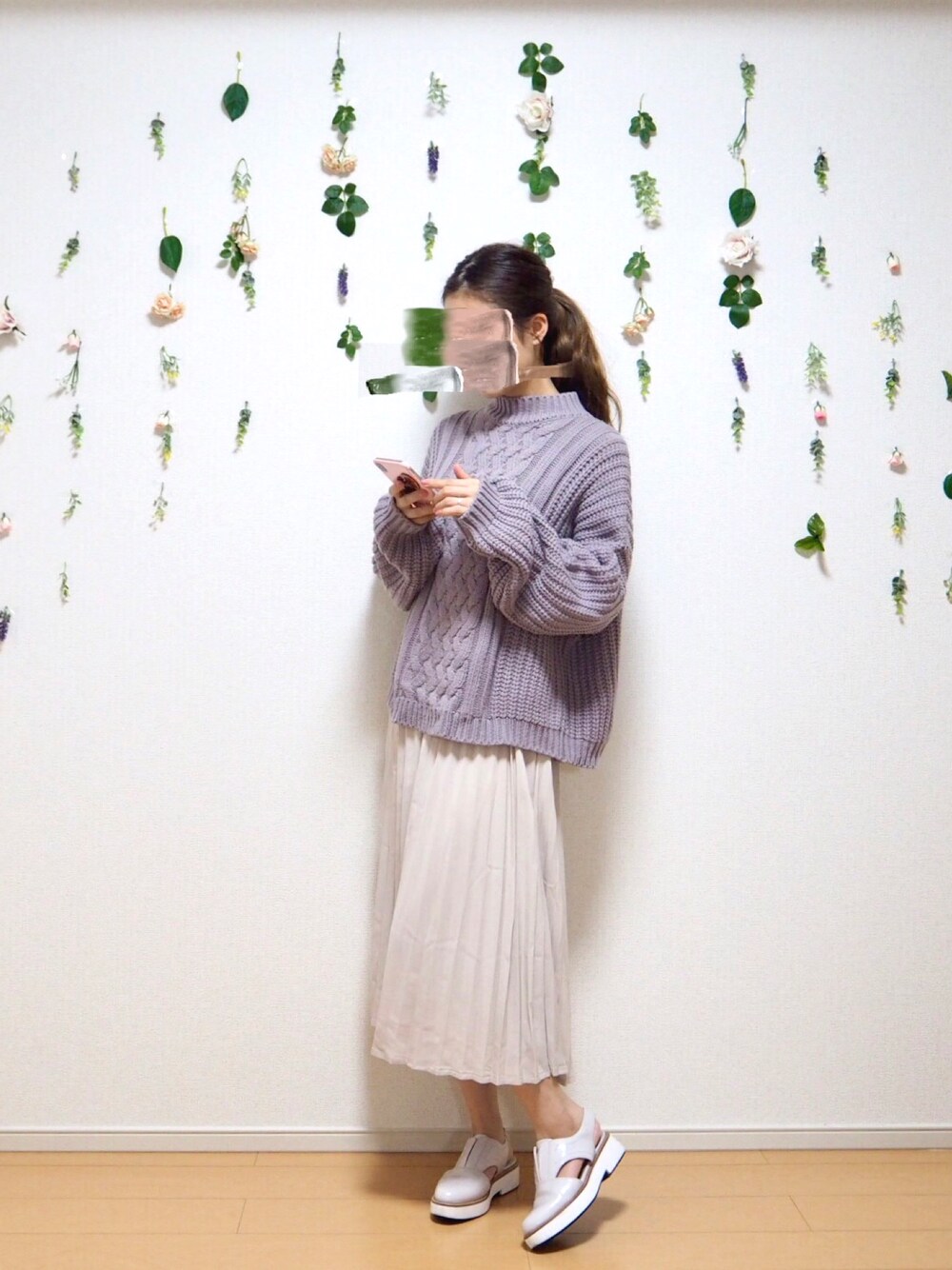「秋冬コーデ、ゆるコーデ、お洒落さんとつながりたい、dholic、snidel、ZARA、冬コーデ、もこもこ、ざっくりニット、ボトルネック」｜「DHOLICのモックネックオーバーサイズニットプルオーバー（ニット/セーター、パープル系）」を使った、moeÜさん（レディース・158cm）の秋コーディネートの1枚目の写真