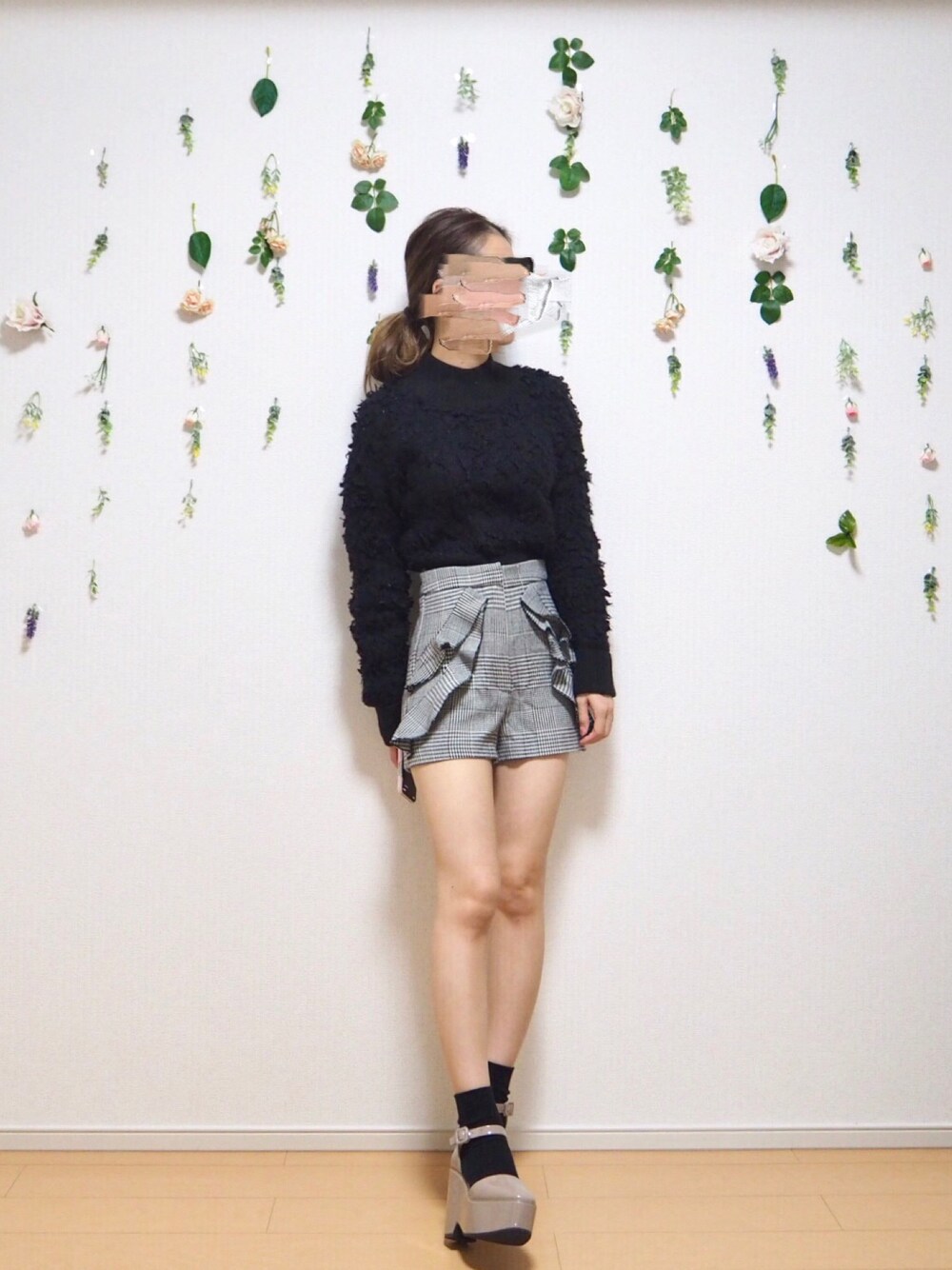 「冬コーデ、カジュアル、きれいめカジュアル、snidel、ZARA、ootd、シンプル、キレイめ、ハイネック」｜「SNIDELのファーライクショートニットプルオーバー（ニット/セーター、ブラック系）」を使った、moeÜさん（レディース・158cm）の秋コーディネートの1枚目の写真