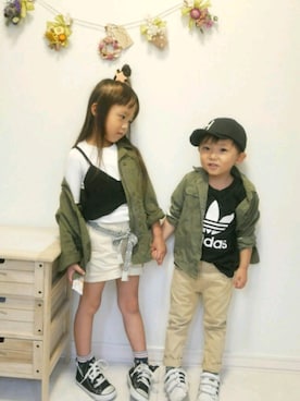 「アイテム（ミリタリージャケット）」を使った、COCO♡HARU さん（キッズ・100cm）の秋コーディネート