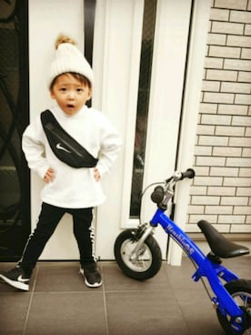 「アイテム（スラックス、ブラック系）」を使った、COCO♡HARU さん（キッズ・100cm）の秋コーディネート