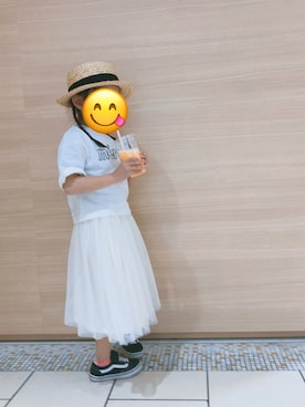 「petit main（プティマイン）のアイテム（Tシャツ/カットソー、ホワイト系）」を使った、hinanoさん（キッズ・110cm）の春コーディネート