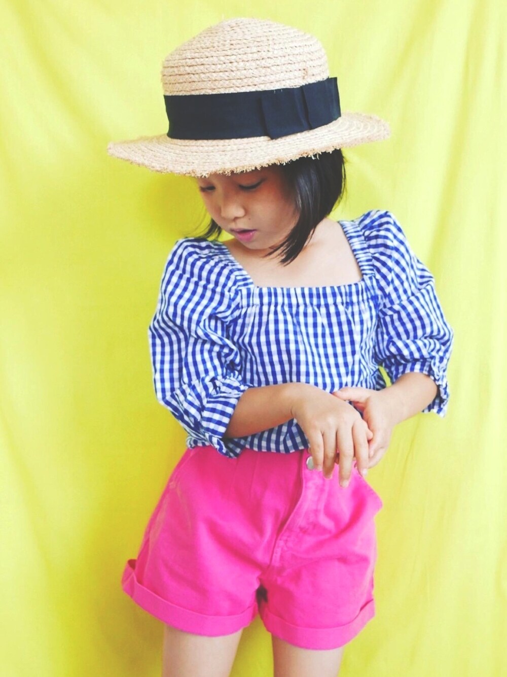 「キッズコーデ、カンカン帽、ギンガムチェック、ピンク」｜「ZARA KIDSのアイテム（シャツ/ブラウス、ブルー系）」を使った、コフィさん（キッズ・120cm）の夏コーディネートの1枚目の写真