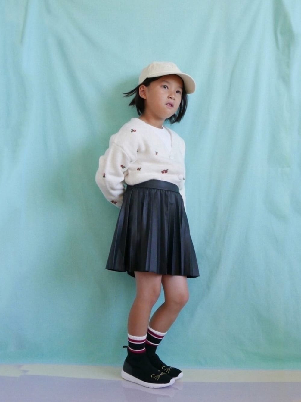 「レザーLOVEスナップ、ブーツ、甘辛mix」｜「ZARA KIDSのアイテム（スカート、ブラック系）」を使った、コフィさん（キッズ・120cm）の秋コーディネートの1枚目の写真
