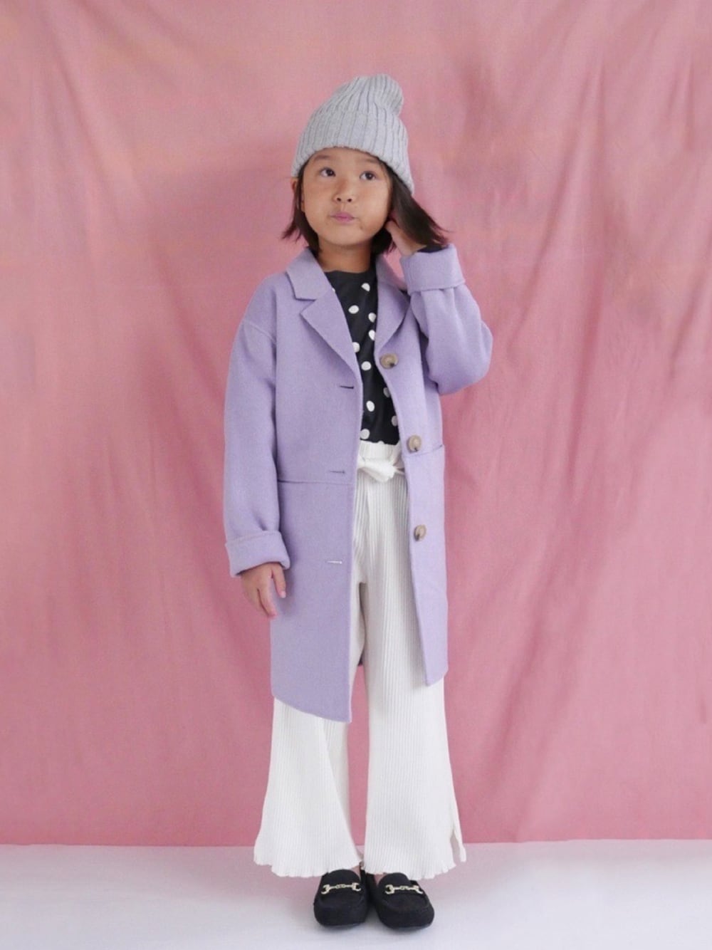 「ロングコート、チェスターコート」｜「ZARA KIDSのアイテム（ジャケット/アウター、パープル系）」を使った、コフィさん（キッズ・120cm）の冬コーディネートの1枚目の写真