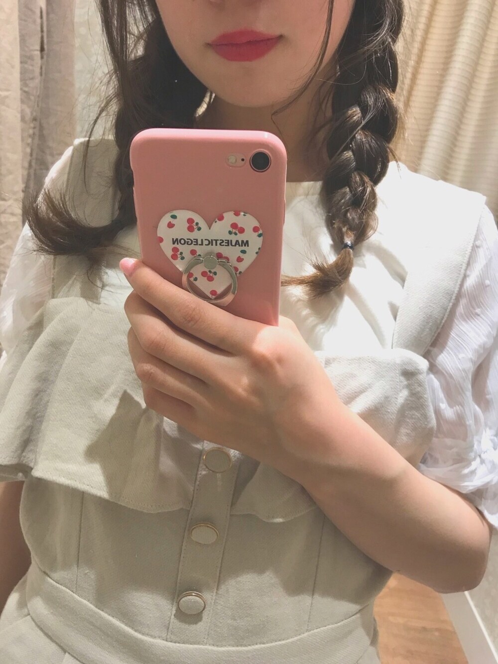 「シンプルコーデ、今日のコーデ、春コーデ、おしゃれさんと繋がりたい、春夏コーデ、ベージュ、デート、いいね、save、フォローお願いします🤑、ディズニーコーデ、スニーカー」｜「MAJESTIC LEGONのシアーパターンスリーブトップス（Tシャツ/カットソー、ホワイト系）」を使った、ぴょんぴょんさん（レディース・156cm）の春コーディネートの1枚目の写真