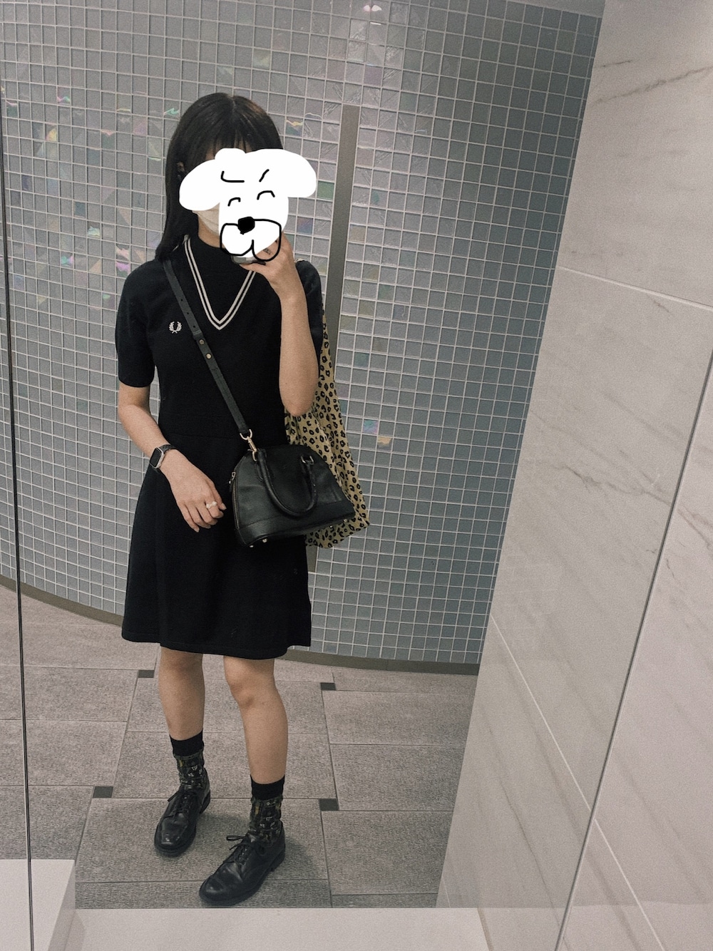 「休日コーデ、今日のコーデ、ワンピース、レースアップシューズ、黒、革靴、FRED PERRY、sanders」｜「FRED PERRYのV-Insert Knitted Dress（ワンピース、ブラック系）」を使った、inugasukiさん（レディース・165cm）の秋コーディネートの1枚目の写真