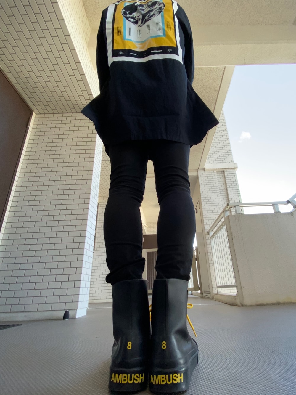 「converse、AMBUSH、converse×ambush」｜「CONVERSEのアイテム（スニーカー、ブラック系）」を使った、Takeshiさん（メンズ・165cm）の春コーディネートの1枚目の写真