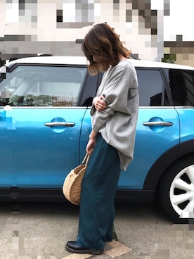 「サテンパンツ」｜「アイテム（スウェット）」を使った、レオンママさん（レディース・153cm）の春コーディネート