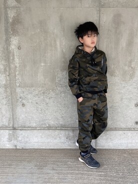 「アーミー」｜「アイテム（トップス）」を使った、3boys     3kidsさん（キッズ・137cm）の冬コーディネート