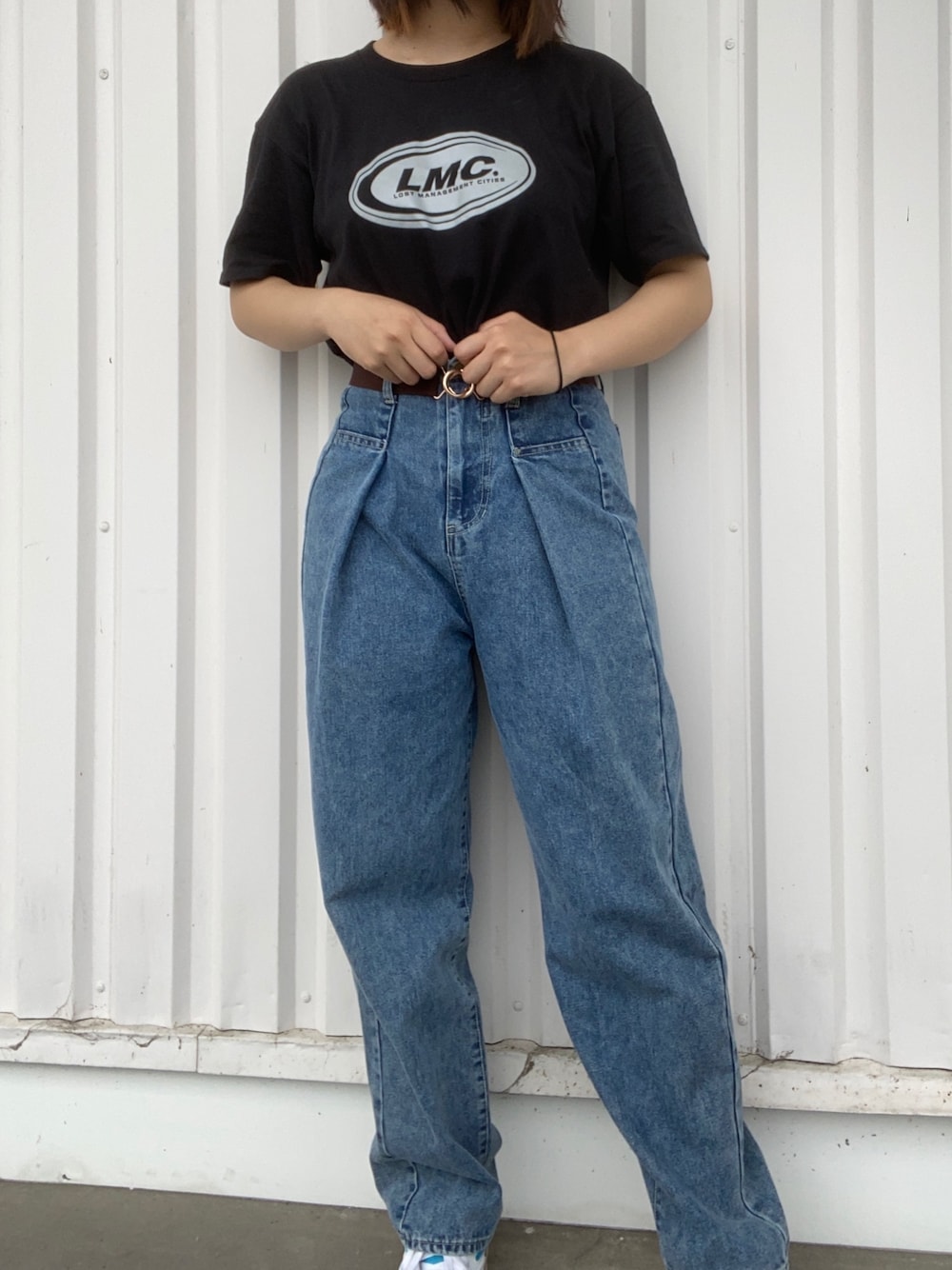 「Tシャツ、lmc、韓国ファッション、韓国ブランド、デニム、デニムパンツ、夏コーデ、夏だ！Tシャツ着よう！、いいね、save、フォローお願いします🤑」｜「LMCのアイテム（Tシャツ/カットソー、ブラック系）」を使った、리노🌧さん（レディース・165cm）の夏コーディネートの1枚目の写真