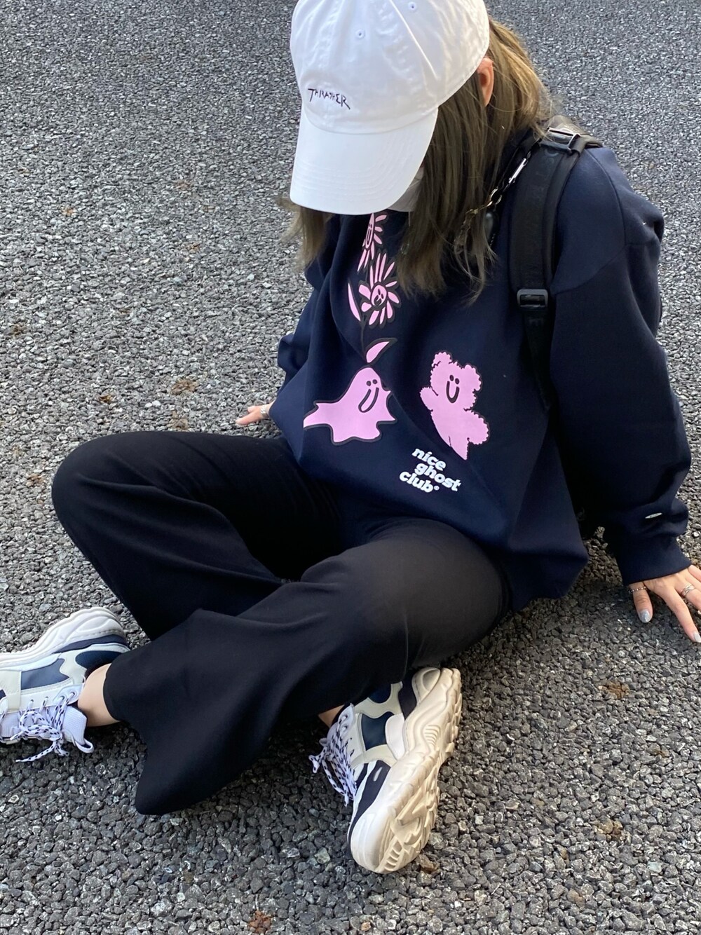 「ストリート、韓国ファッション、スウェット、ネイビー、楽チンコーデ」｜「NICE GHOST CLUBのアイテム（スウェット、ブルー系）」を使った、리노🌧さん（レディース・165cm）の春コーディネートの1枚目の写真