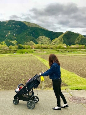 「お散歩」｜「アイテム（デニムジャケット）」を使った、中居ちゃんさん（レディース・154cm）の春コーディネート