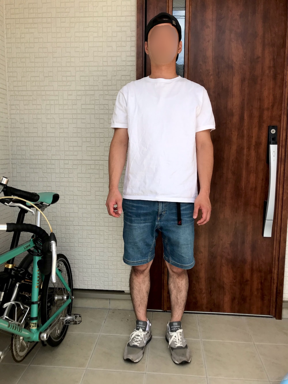 「暑い夏、ハーフパンツ、シロティシャツ、ニューバランス、スニーカー」｜「niko and...のワッシャーナイロンキャップ（キャップ、ブルー系）」を使った、中居ちゃんさん（メンズ・174cm）の夏コーディネートの1枚目の写真