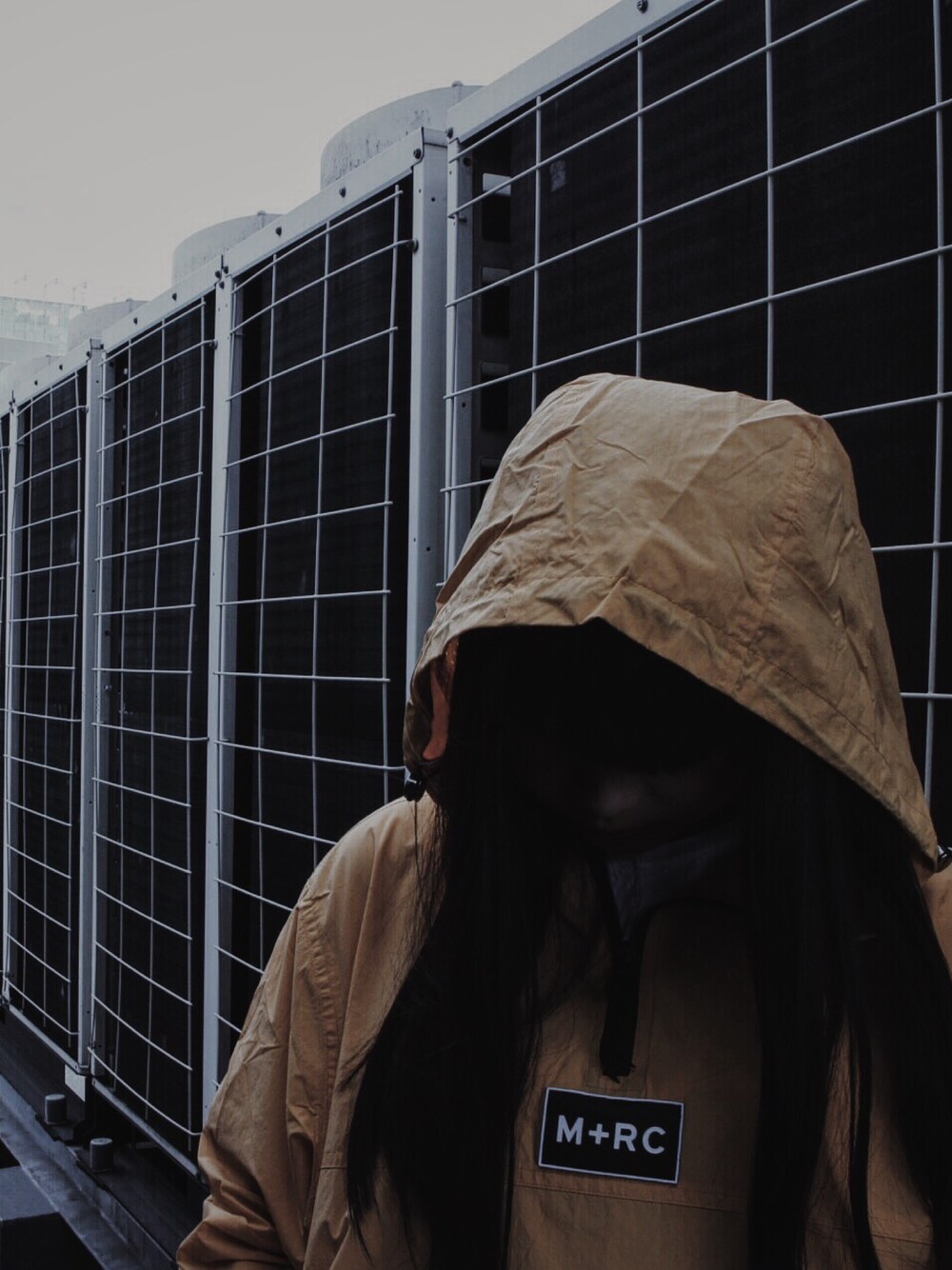「マルシェノア、m+rc noir、MRCNOIR、黄色、nubian、NUBIANTOKYO、ストリート、street、ootd」｜「m＋rcのアイテム（その他トップス、イエロー系）」を使った、ぷっちょんさん（レディース・154cm）の冬コーディネートの1枚目の写真