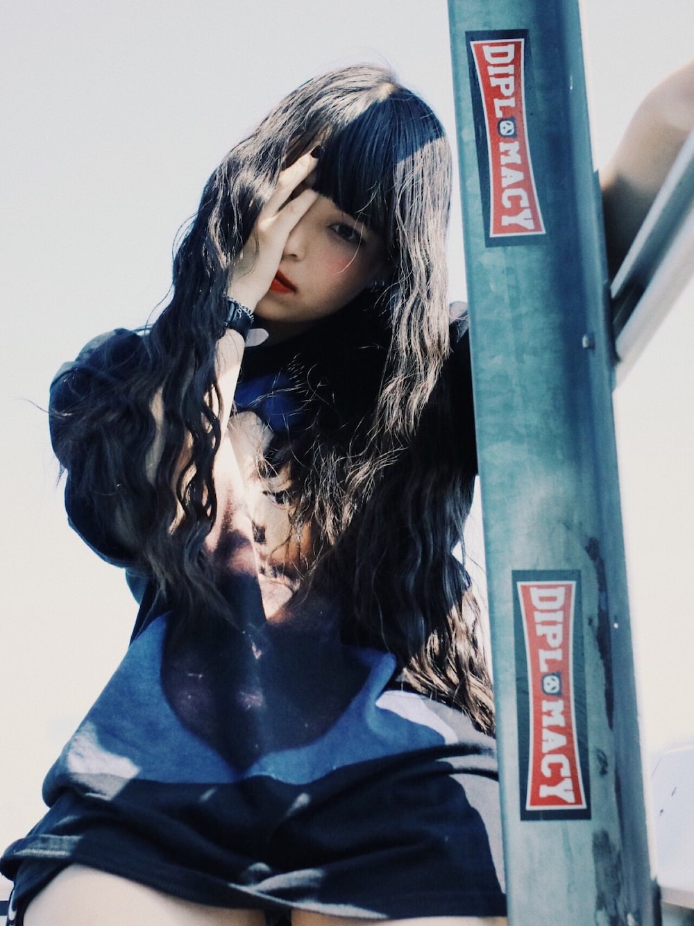 「Snoop Dogg、street、ストリート、supreme、モード、aj1、loft、nubian、off white」｜「snoopdoggのアイテム（Tシャツ/カットソー、ブラック系）」を使った、ぷっちょんさん（レディース・155cm）の春コーディネートの1枚目の写真