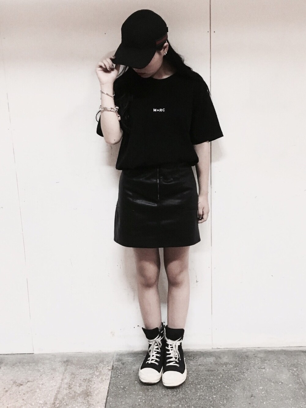 「drkshdw、RICK OWENS、MRCNOIR、マルシェノア、GUCCI、versace、street、streetstyle、ストリート女子、ストリート服が好き」｜「mrcnoirのアイテム（Tシャツ/カットソー、ブラック系）」を使った、ぷっちょんさん（レディース・155cm）の秋コーディネートの1枚目の写真
