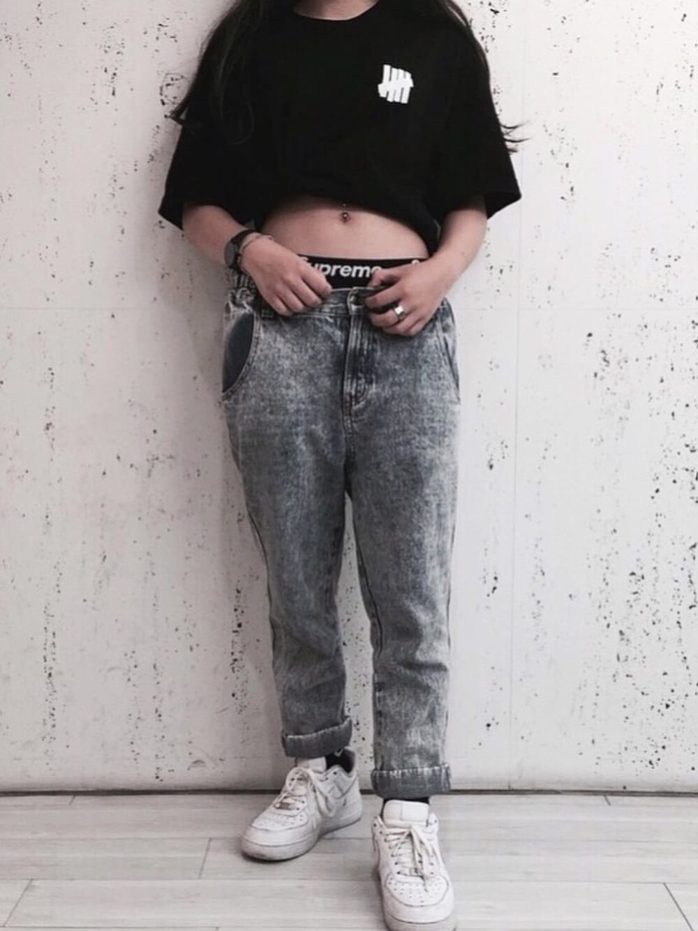 「ストリート、street、streetfashion、NIKE、supreme、シュプリーム、ストリート系、undefeated、スポーツMIX'18秋、ストリート服が好き」｜「Supreme のアイテム（ボクサーパンツ、ブラック系）」を使った、ぷっちょんさん（レディース・155cm）の秋コーディネートの1枚目の写真