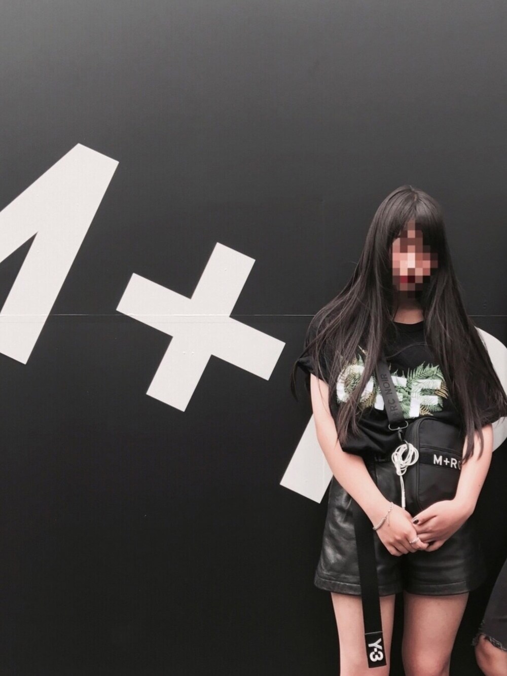 「off white、street、ストリート、nubian、MRCNOIR、マルシェノア、Y-3、mrc、OFF-WHITE、ストリート服が好き」｜「off whiteのアイテム（Tシャツ/カットソー、ブラック系）」を使った、ぷっちょんさん（レディース・155cm）の夏コーディネートの1枚目の写真