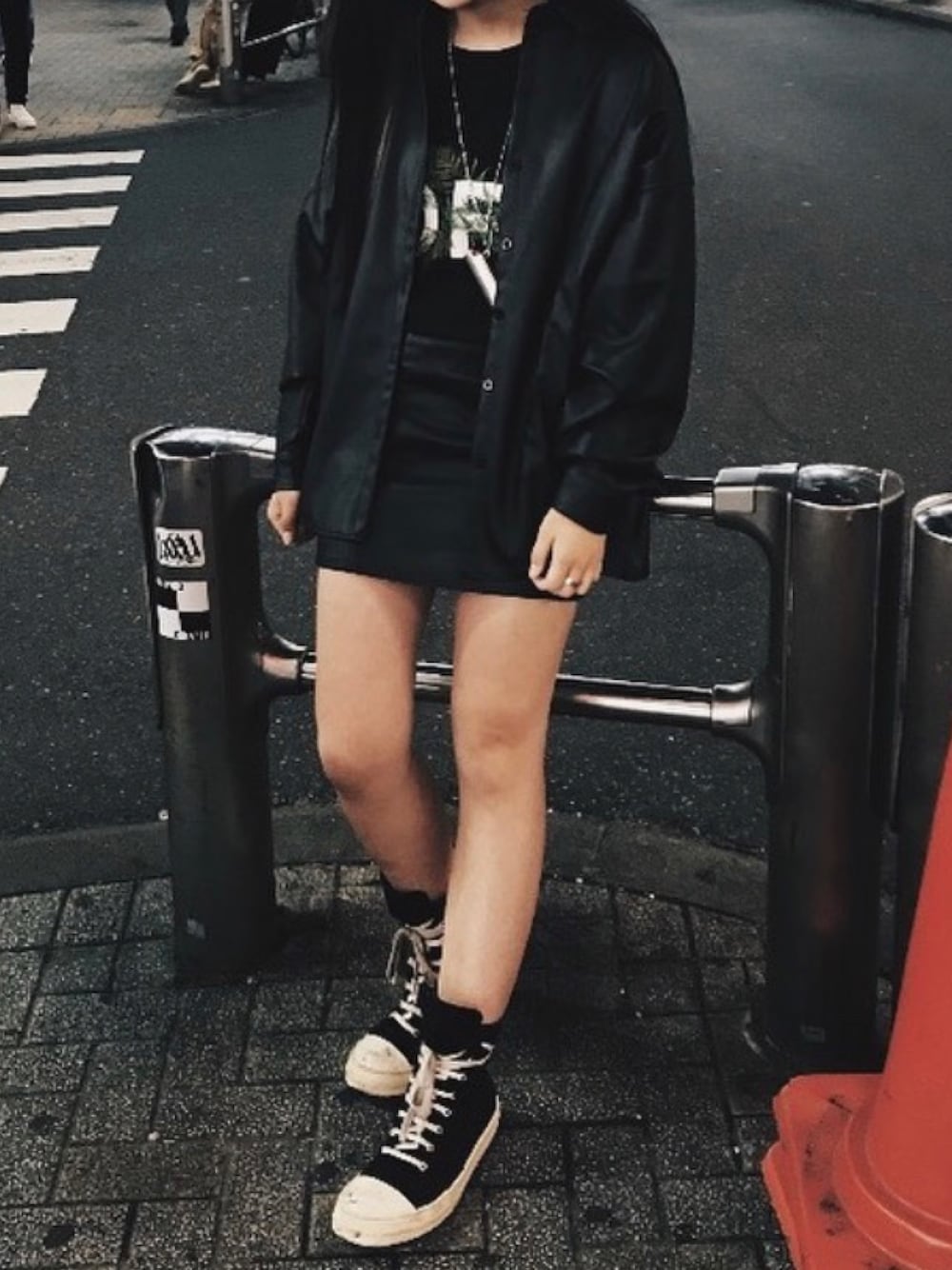 「RICK OWENS、drkshdw、AMBUSH、off white、street、ブラック、ブラックコーデ、ストリート、今日のコーデ、秋のコーデ」｜「off whiteのアイテム（Tシャツ/カットソー、ブラック系）」を使った、ぷっちょんさん（レディース・155cm）の夏コーディネートの1枚目の写真
