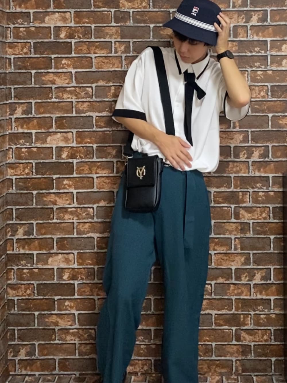 「シャツ好き集まれ、シャツコーデ、緑パンツ、バケットハット」｜「WEGOのWEGO/ベルト付き起毛ワイドスラックス（スラックス、グリーン系）」を使った、やんやんさん（メンズ・167cm）の夏コーディネートの1枚目の写真