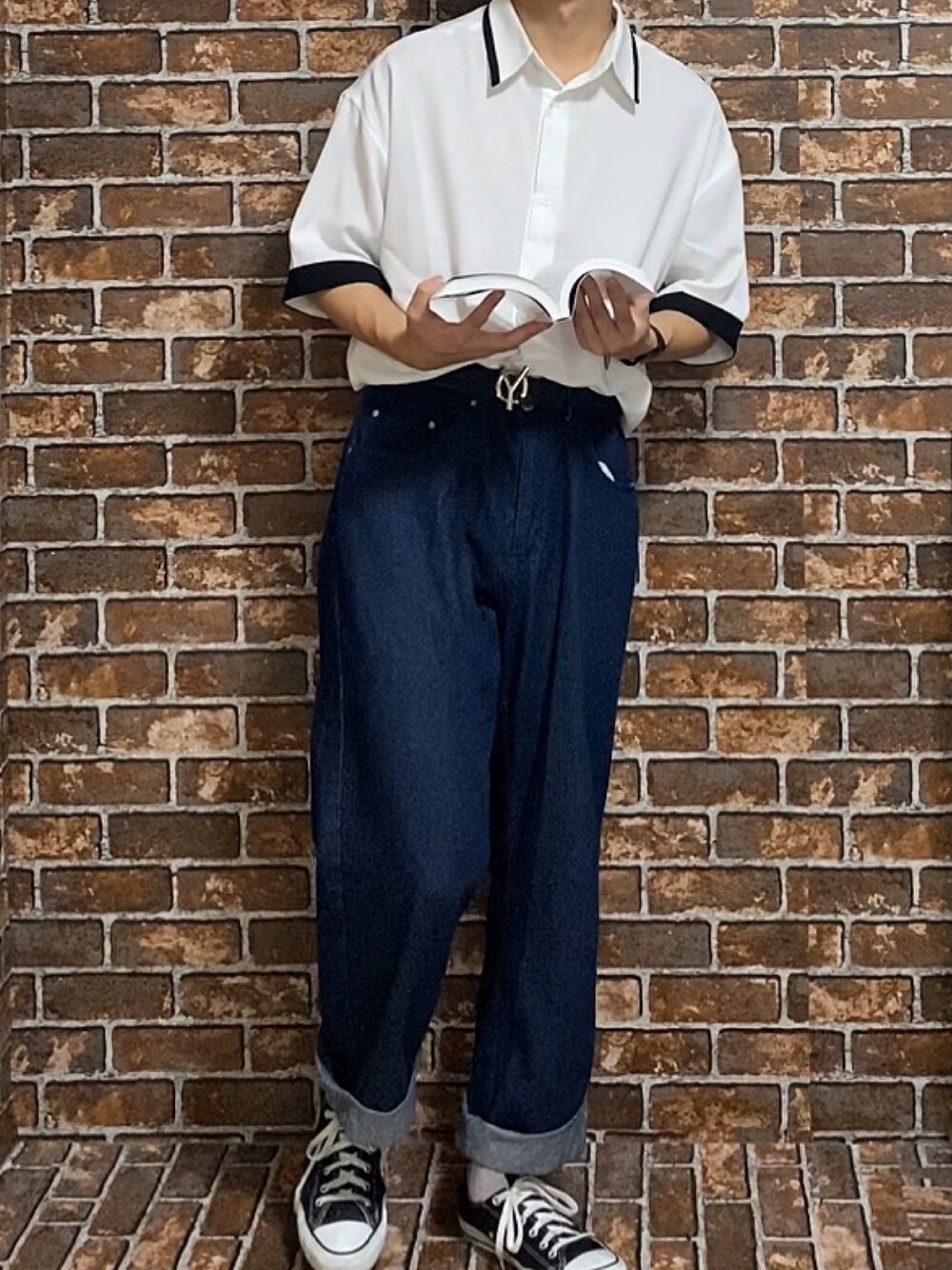 「読書コーデ、読書男子、edel、ワイドパンツ、カフェスタイル」｜「EDELのEDEL - リボンネクタイシャツ（シャツ/ブラウス、ホワイト系）」を使った、やんやんさん（メンズ・167cm）の夏コーディネートの1枚目の写真