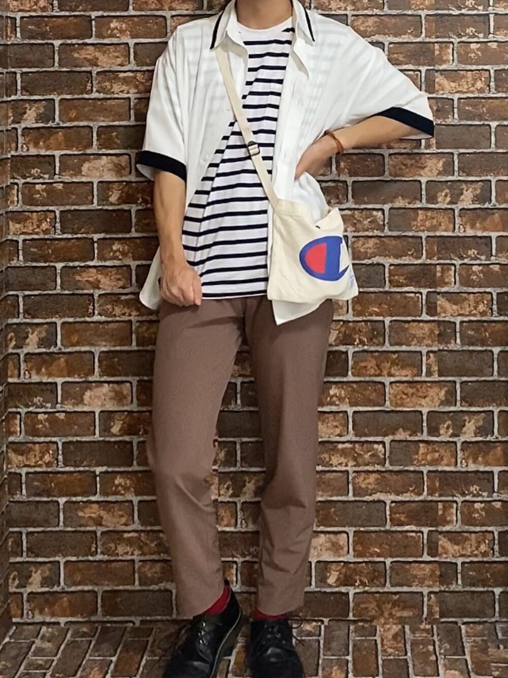 「GU、edel、ラフスタイル、イージーアンクルパンツ」｜「GUのGUドライストレッチイージーアンクルトラウザーCL(セットアップ可能)（パンツ、ブラウン系）」を使った、やんやんさん（メンズ・167cm）の夏コーディネートの1枚目の写真